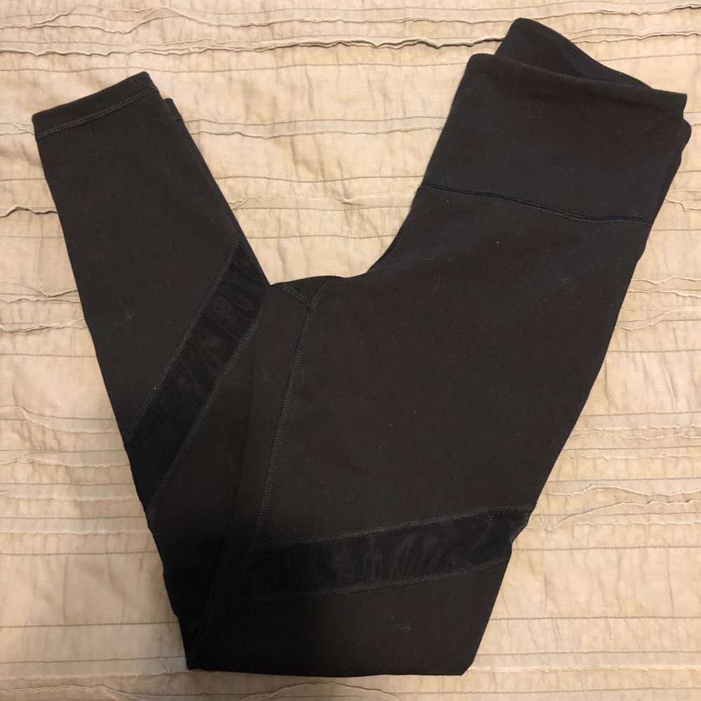 Old Navy athletic leggings with mesh cutouts
